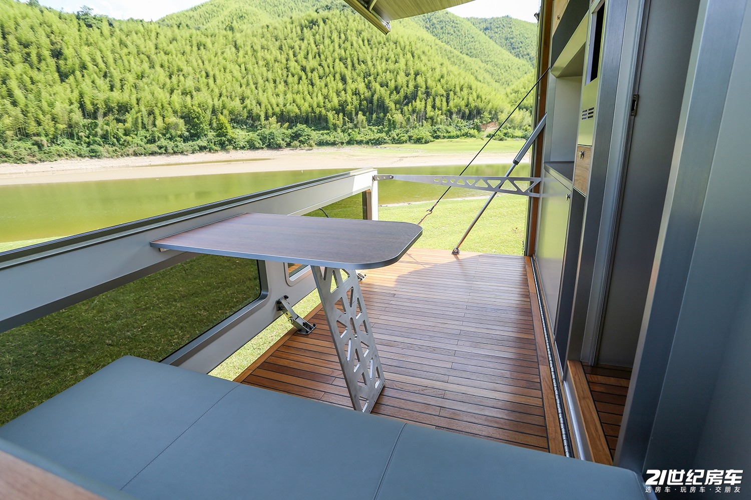 奔驰四驱c型顶级豪华房车,奔驰arocs升顶越野房车