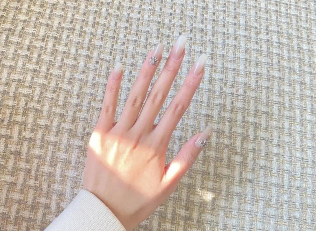 有哪些氛围感十足的美甲款式,亢奋欧美风美甲