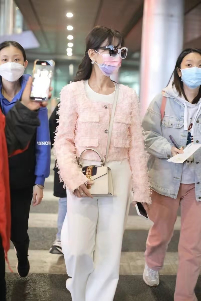 赵雅芝最好看的阔腿裤,赵雅芝秋冬季大红外套搭配图片