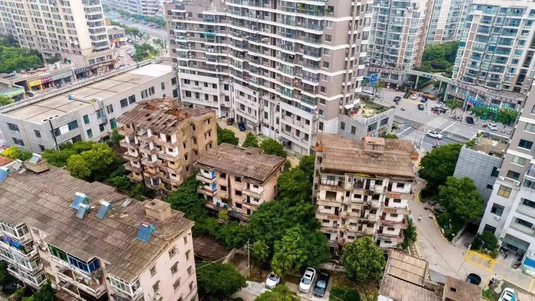 平湖的房子为什么两年内不能出售,平湖市乡镇老房子出售