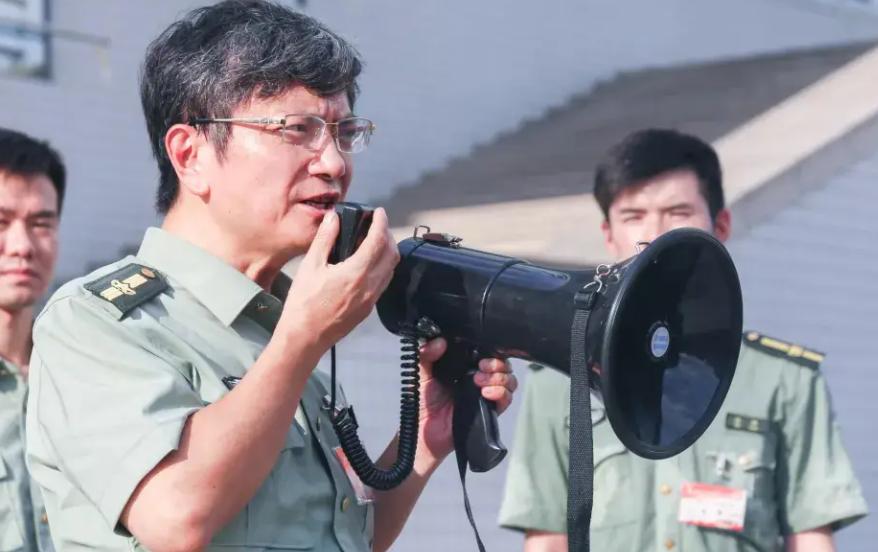 最牛愤青校长郑强讲话,郑强校长讲述真话