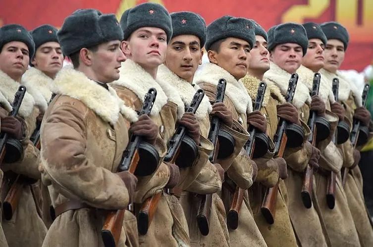 俄军惊现黑人士兵！在俄罗斯服役的外籍士兵有多少？