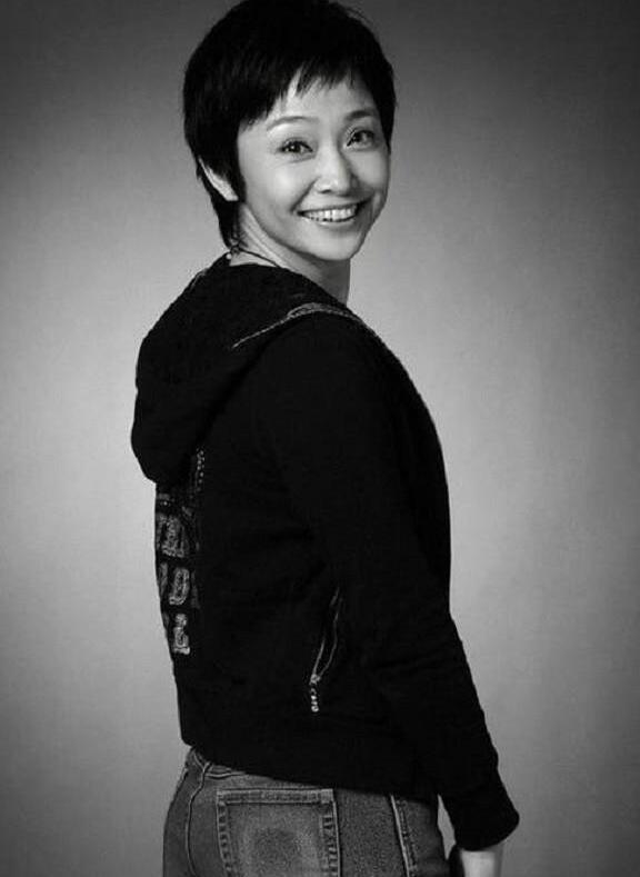 她是“北京小姐”的季军，保护过13位国家元首夫人