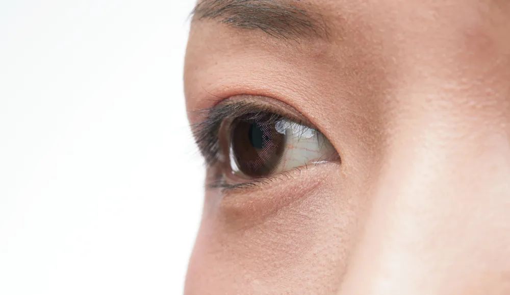 鼻子周围起疙瘩怎么回事,鼻子周围红肿起疙瘩吃什么药