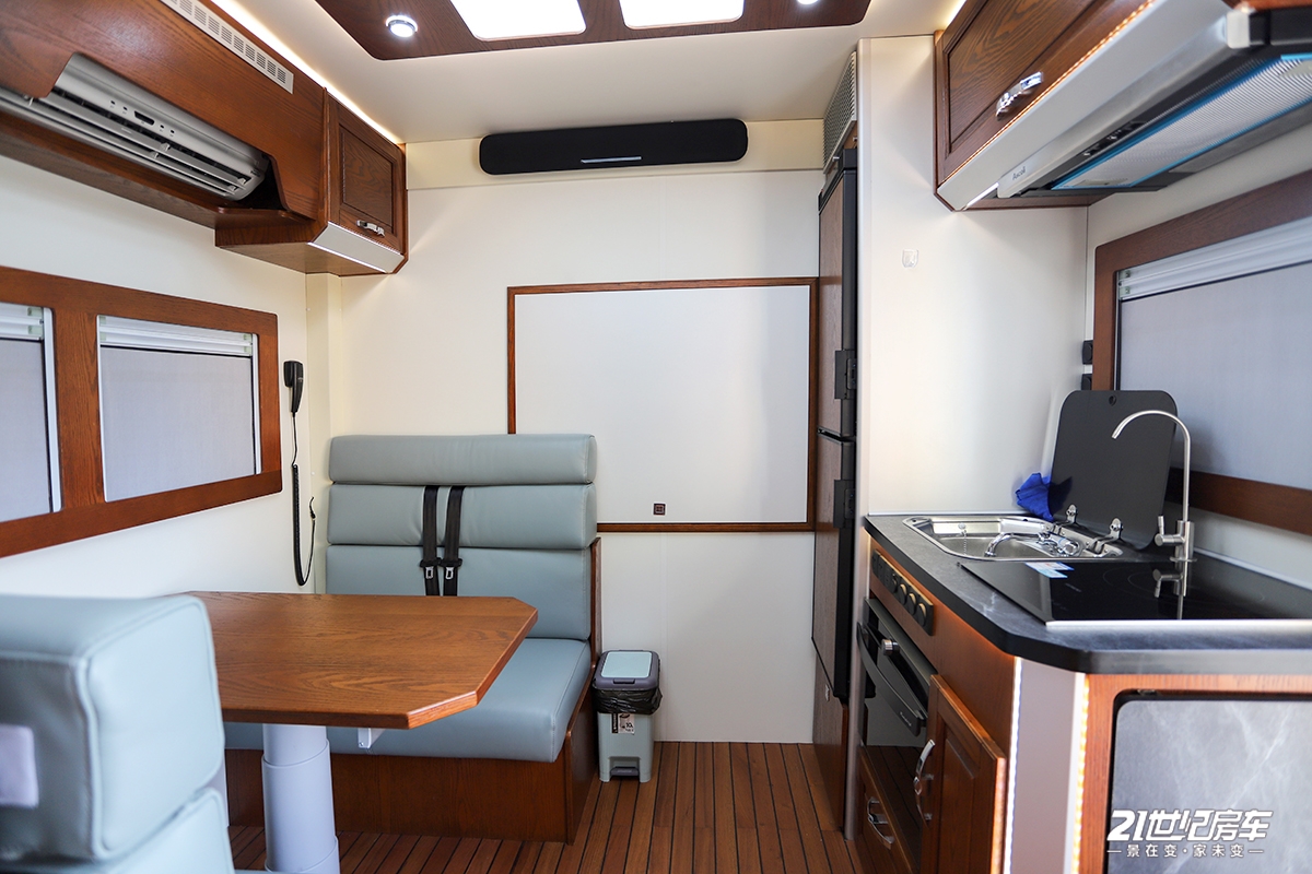 重卡房车和轻卡房车对比,大型皮卡房车对比重卡房车