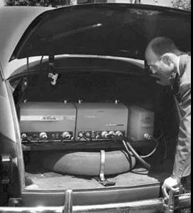 移动通信技术历史,移动通信的发展史论文