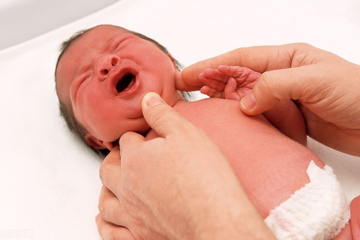 新生儿肠胃炎是怎么引起的,新生儿肠胃炎轮状病毒