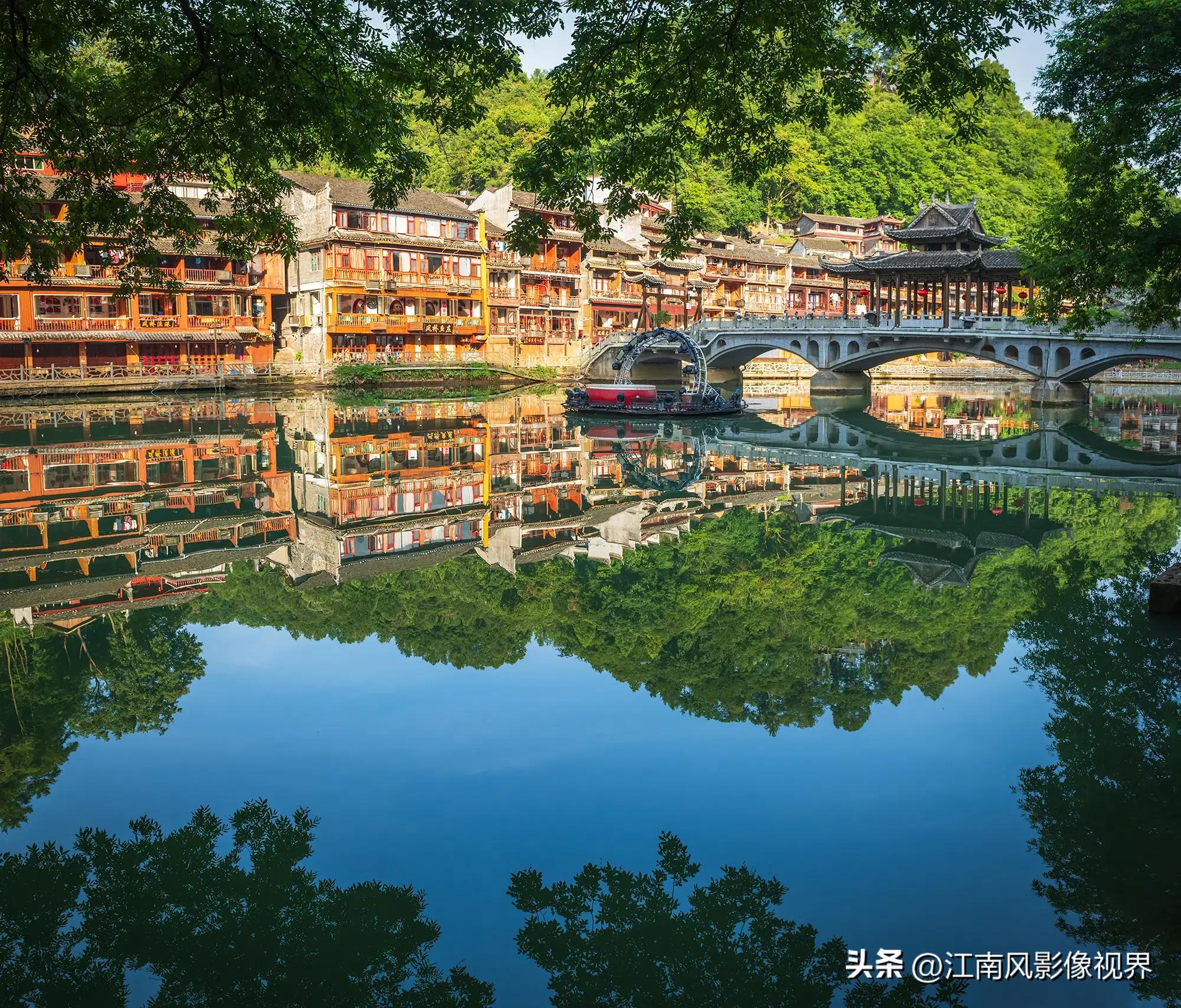 沈从文的凤凰古城之美,沈从文笔下的边城古镇