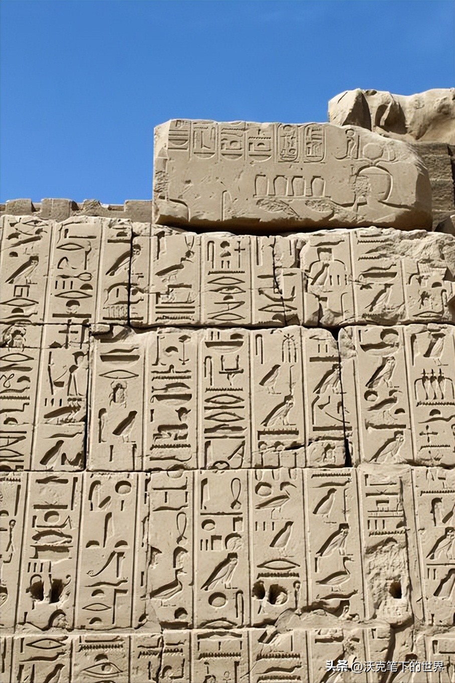 古埃及的文字是用什么工具刻上去,古埃及早期文字是什么文字