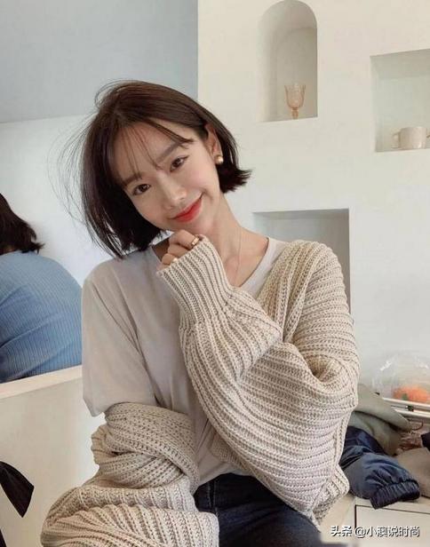 短发女2020流行发型露耳短发,今年流行的撩耳短发清爽又减龄