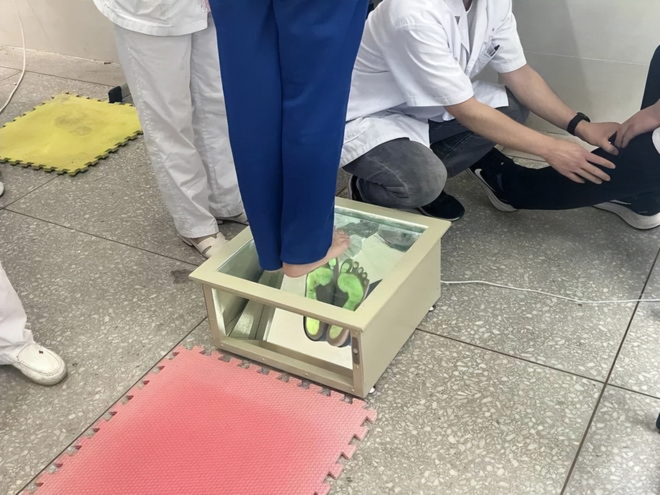 世界爱足日公益义诊,爱护足踝全球爱足日