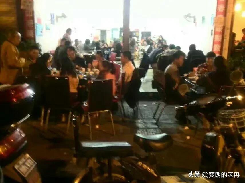 面对人生坎坷不向命运屈服 (经历挫折坎坷绝不低头)