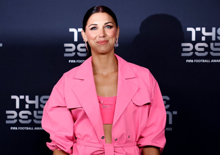 摩根世界杯梅西,梅西黑袍领奖视频