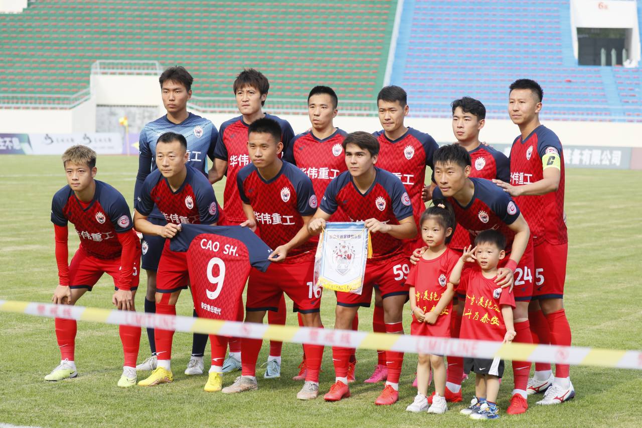 *安泰**天贶暖心一幕，队友三次为曹盛加油鼓劲，这是足球的温情