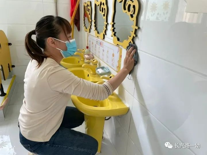 保育先行，共筑健康——长兴路第一幼儿园保育员日常工作之消毒篇