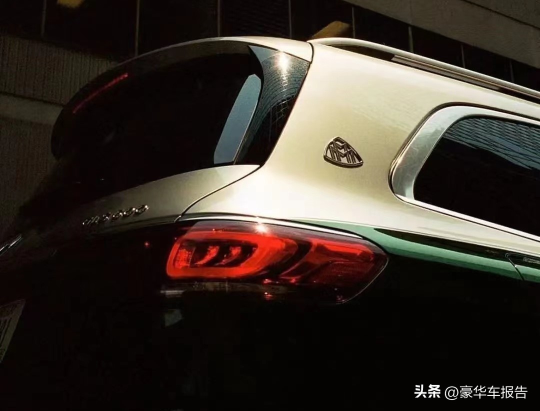 奔驰gls600迈巴赫2022款4座版,奔驰gls400跟迈巴赫的gls600不同