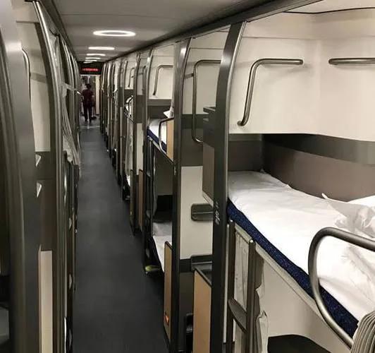 高铁乘坐舒适度比火车好多了,高铁与卧铺哪个更舒服