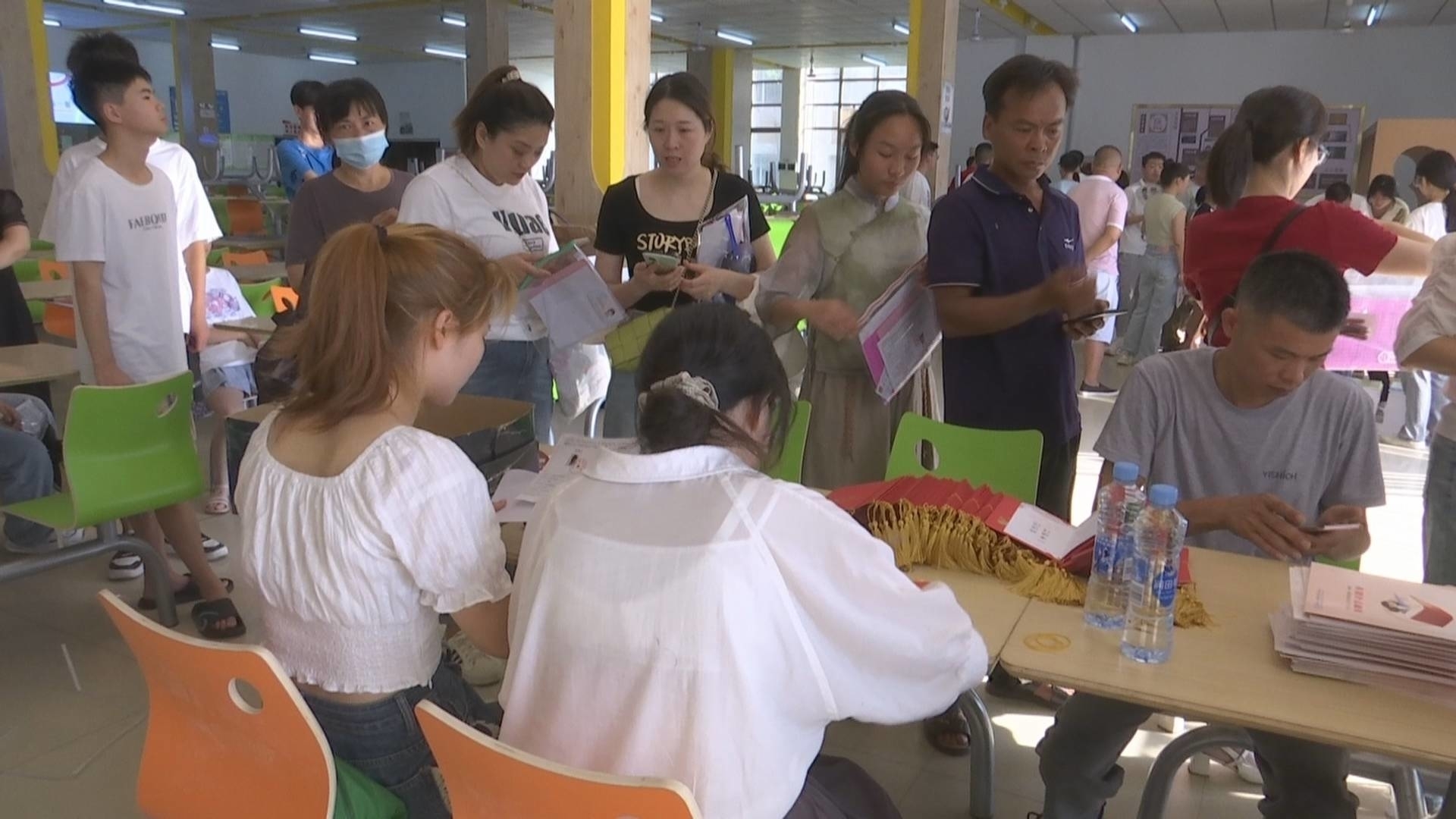 莲塘一中东新校区生源招收范围,莲塘一中象湖滨江校区学生走读吗