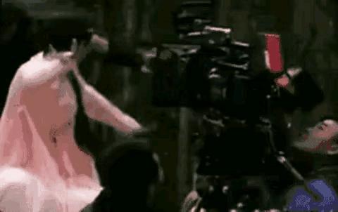 电视剧中的不忍直视,为什么电视剧拍戏只有上半身