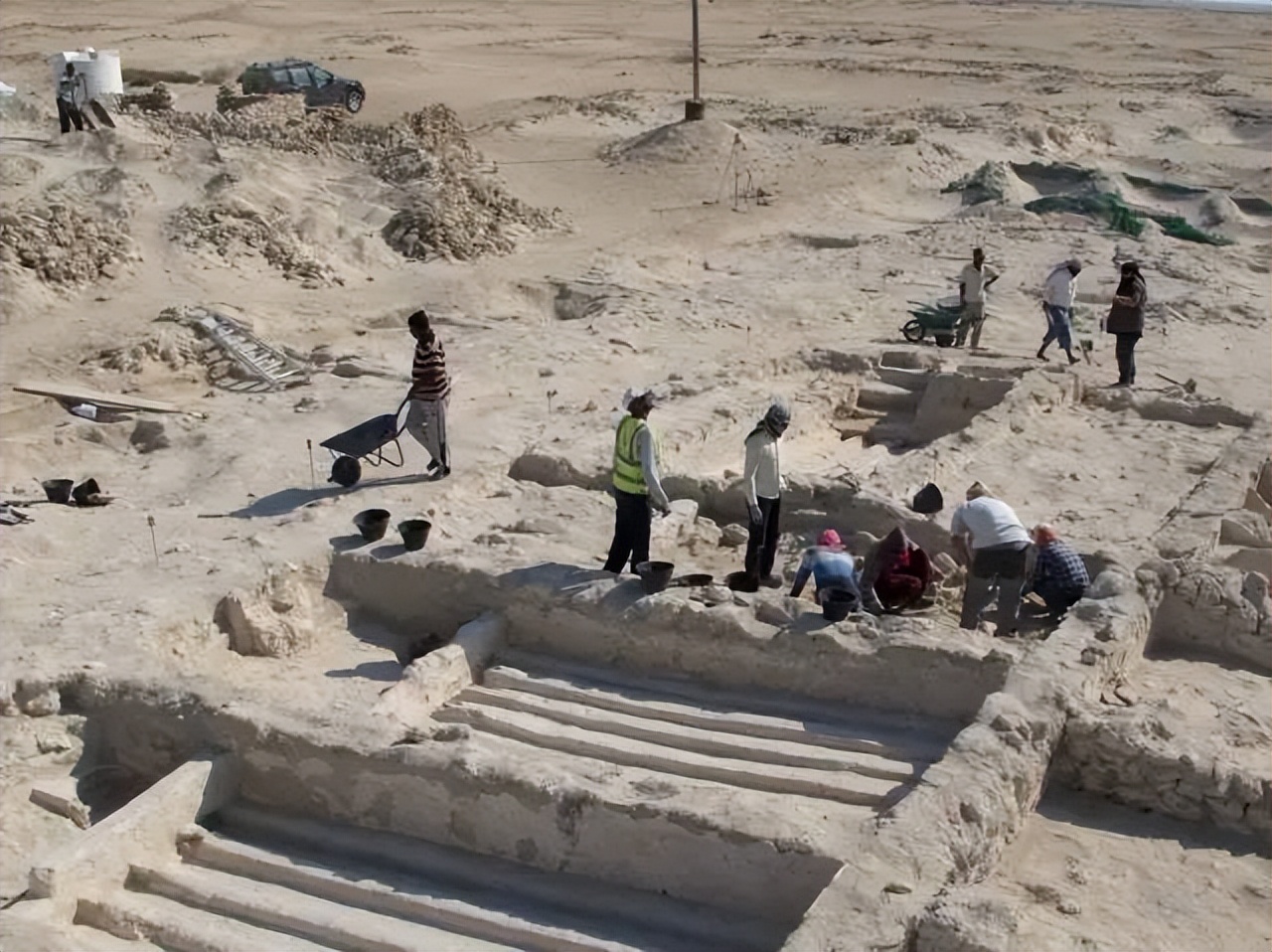 卡塔尔是属于哪个沙漠,卡塔尔沙漠面积有多大