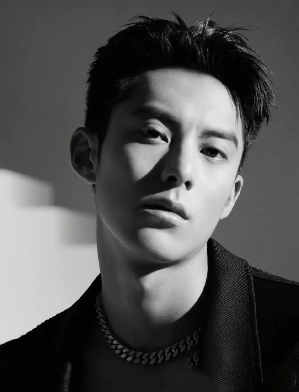 一款最帅气的男士发型,成熟男士头发稀少适合剪什么发型