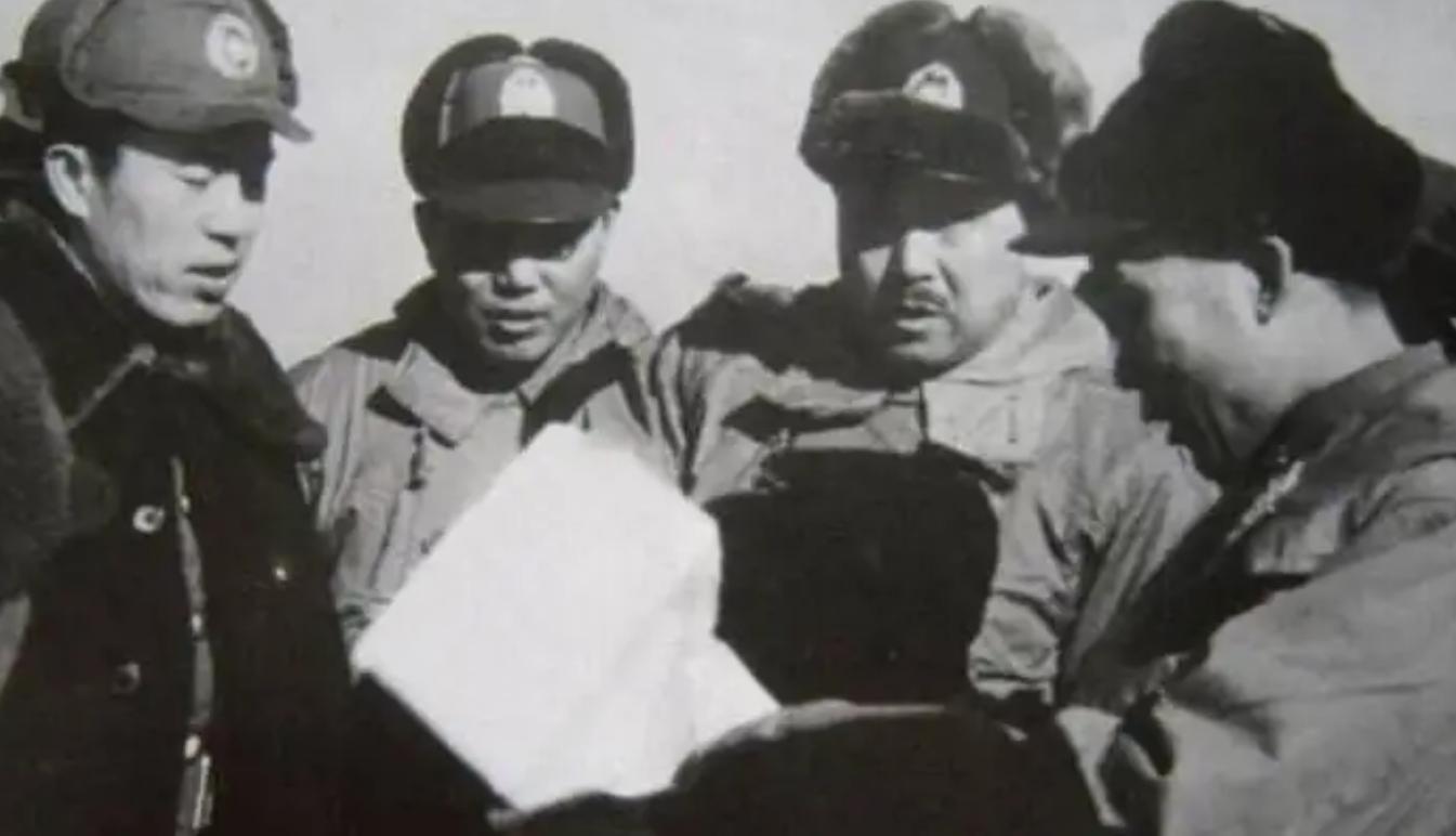 国军少校被俘后送去改造，大喊：告诉*长首**我是902，*云陈**亲自接见