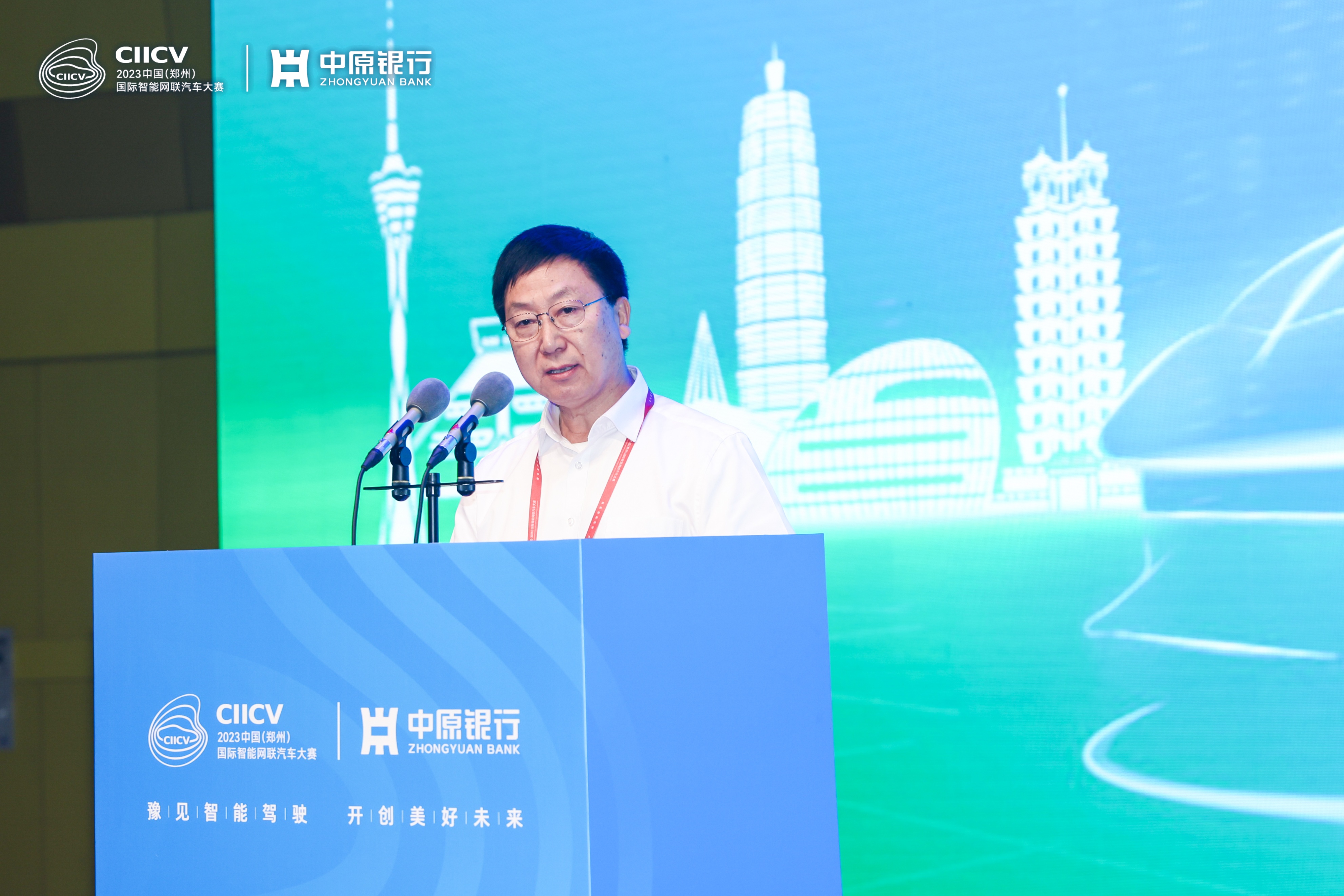 让产业规模化发展数字化转型,推动产业向智能化融合化方向发展