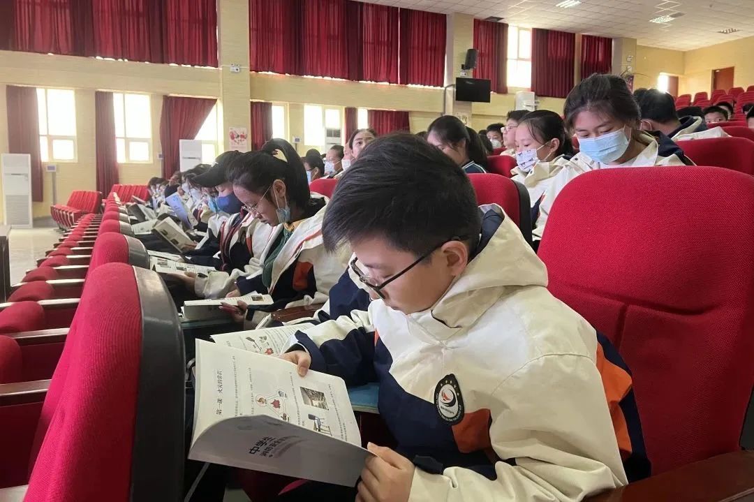 消防安全伴你童行知识小课堂,安全童行消防演练