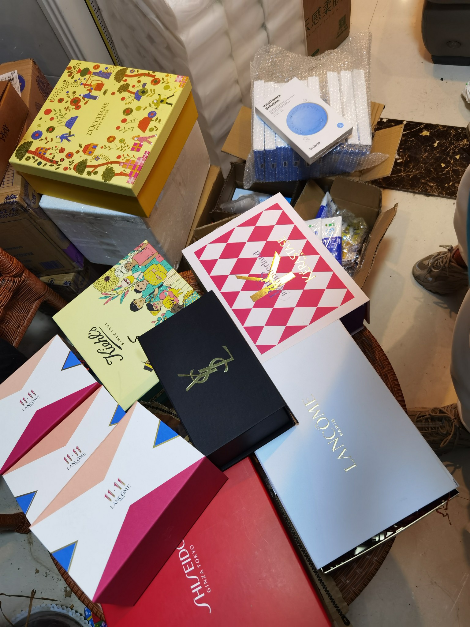 兰蔻大粉水适合什么肤质什么年龄,兰蔻粉水和兰蔻大粉水一样吗