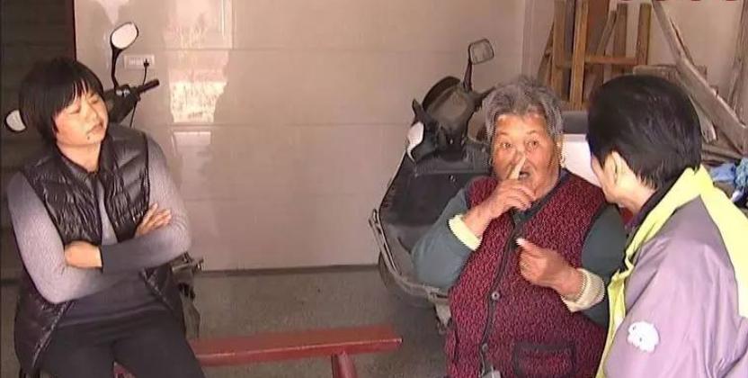 加装电梯发生的事,加装电梯就是一场闹剧