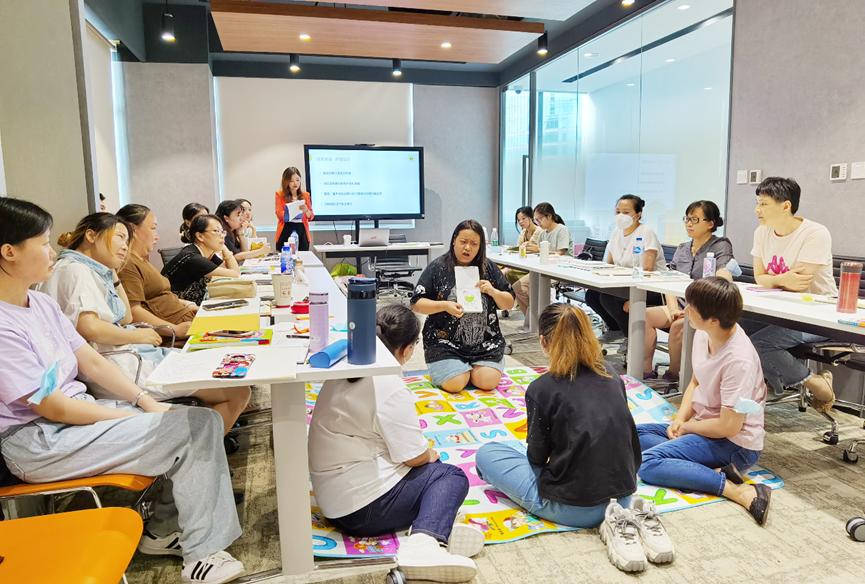 以强大师资力量为基石，益乐宝老师获赠锦旗