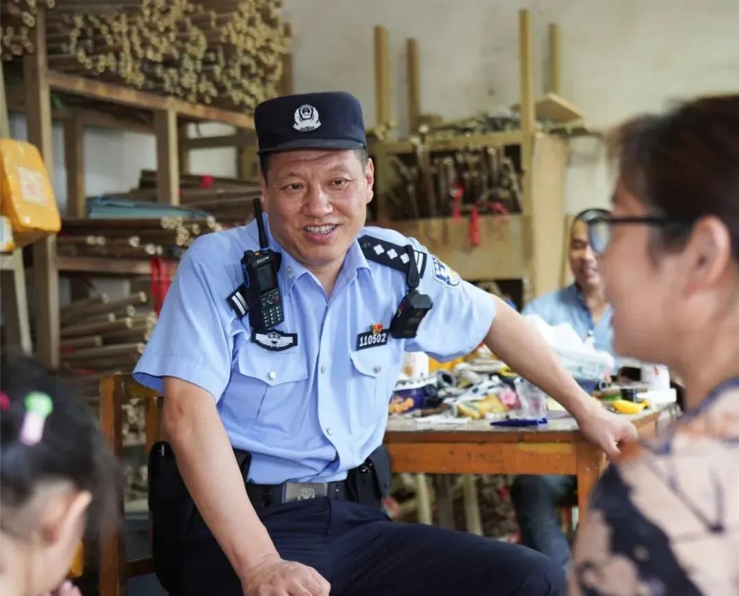 老兵本色丨金建荣：38个微信群覆盖1.2万多居民，这个“大管家”不容易