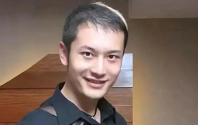 明星逃不过的脱发,明星也秃头还戴假发片