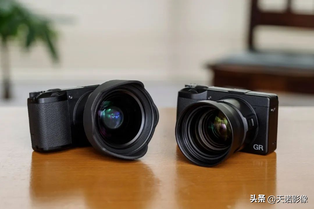 理光GRⅢGRⅢx为什么要双持?