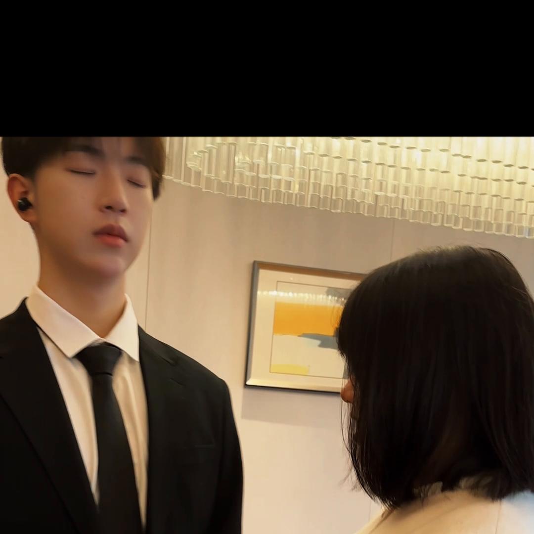 挑战给没爱情的闺蜜拍100部爱情片,没啥恋爱经验的闺蜜拍100部爱情片