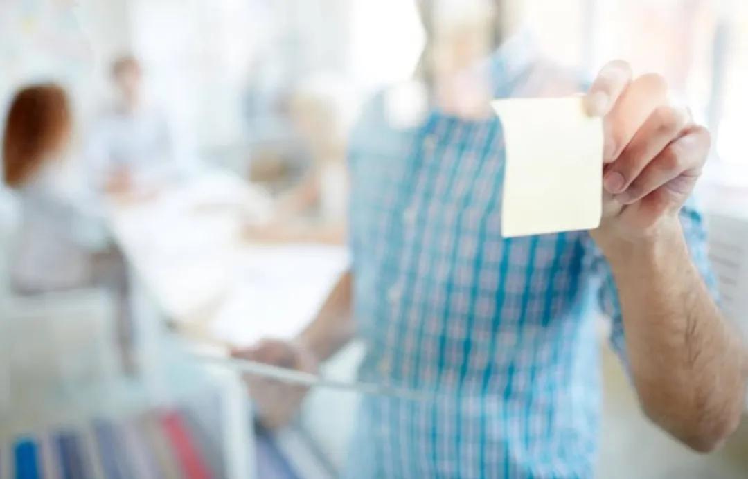 女童店内玩闹烫伤后家长索赔本人,女孩撞上麻辣烫被烫伤家长索赔