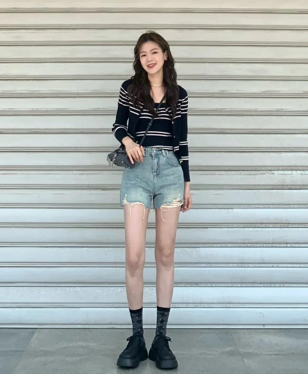20组牛仔短裤穿搭示范：实穿又百搭好看又好学