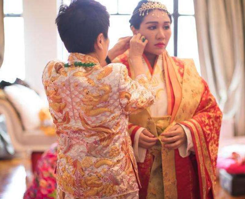 辛奇隆为什么能娶赌王,赌王女婿辛奇隆近况