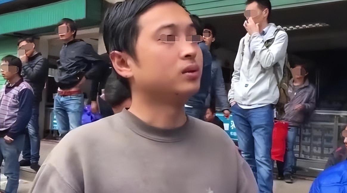 三和人才市场，里面的奢靡让人沉迷，“吃3元的面条睡着大街”