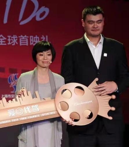 篮球巨星姚明现在的年龄有多大了,姚明为什么退役六年才入选名人堂