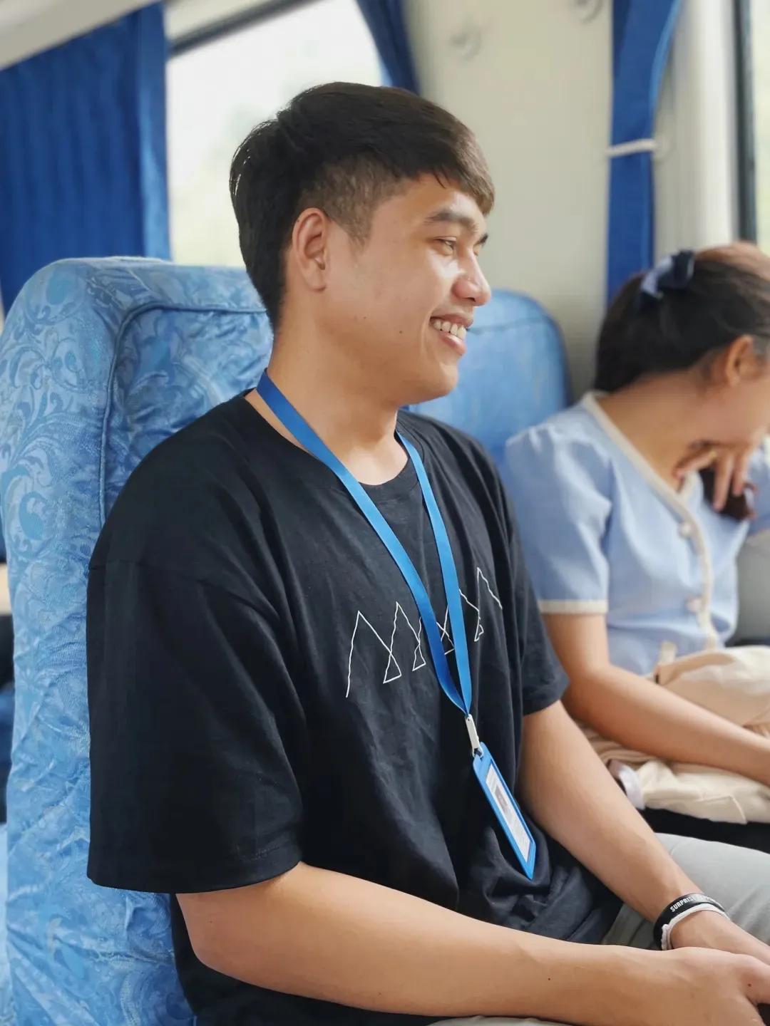 在老挝坐高铁,在老挝的动车组叫什么