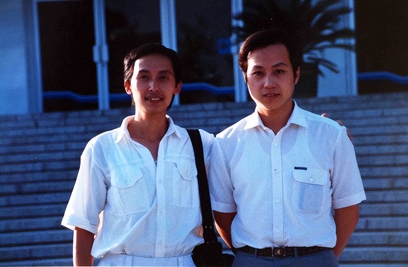 罗京去世近十年妻子改嫁豪门,罗京去世11年妻子携子改嫁富商