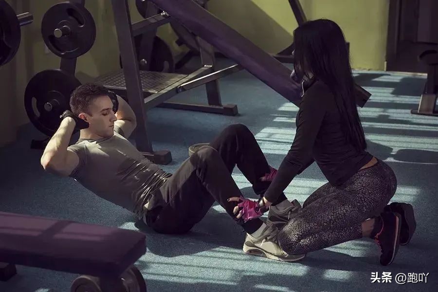 健身动作推荐大肌群训练,中长跑小肌群训练方法