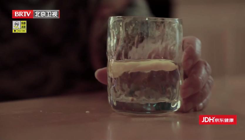 喝水空腹喝比不吃早餐危害还大,早上空腹喝水比不吃早饭还伤身吗