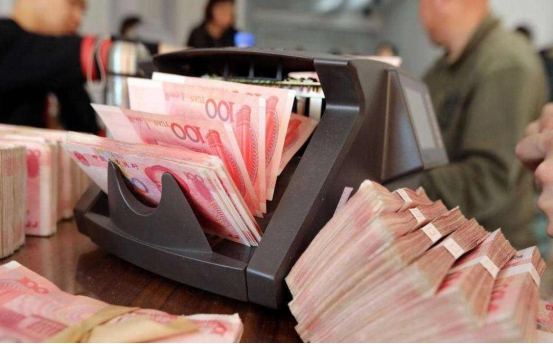 去银行取钱银行不给取可以报警吗,定期存款到期为啥银行不让取钱