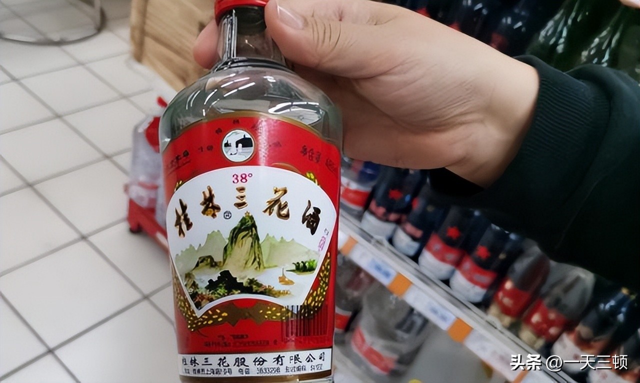 进口啤酒销量增加，为啥国产白酒销量减少？酒友：工业酒太多了！