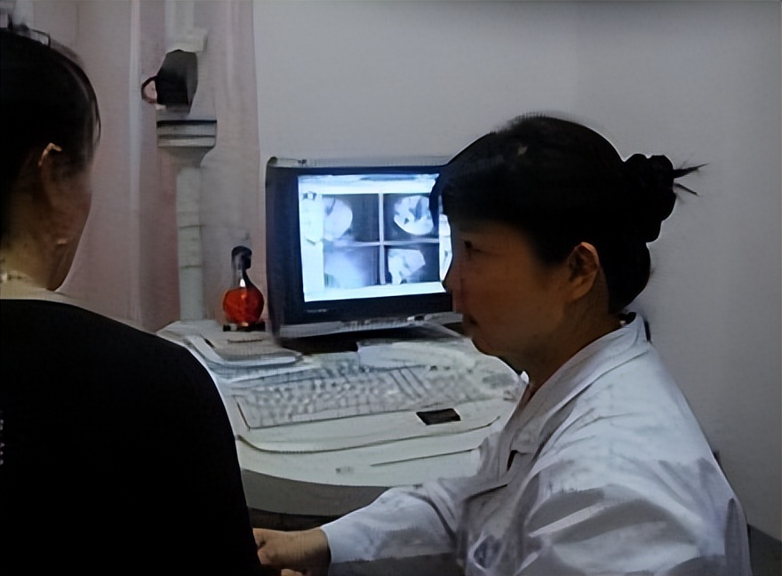 46岁大姐棋牌室感染HPV，“肉芽”长满脖子，劝告：四件事要少做