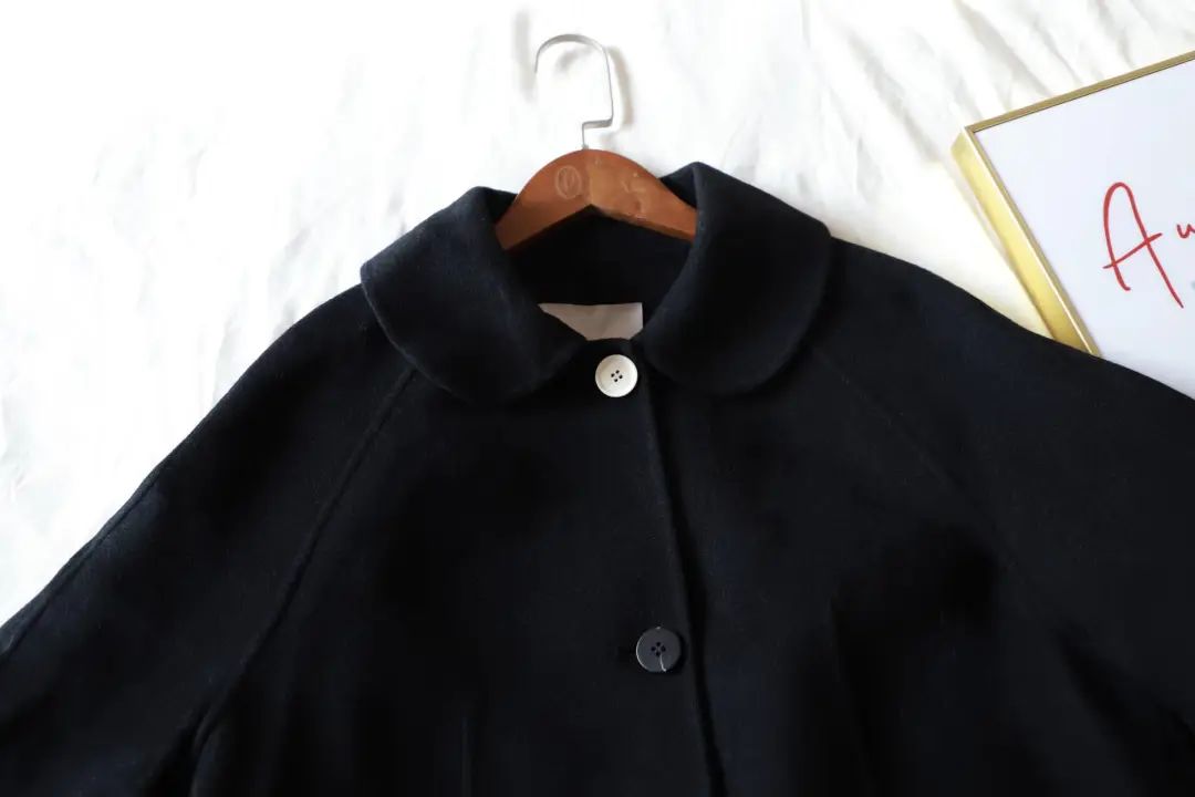 这件大衣，穿很多年都不会过时，时髦不费力，复古又优雅