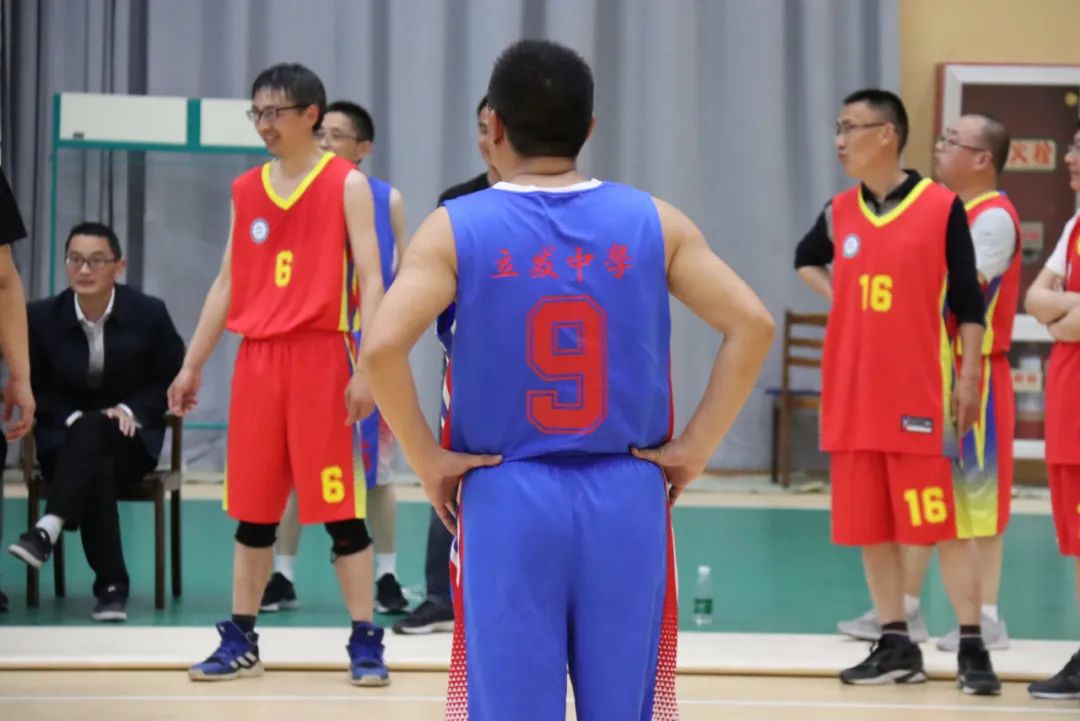 “篮”不住的风采“足”够精彩