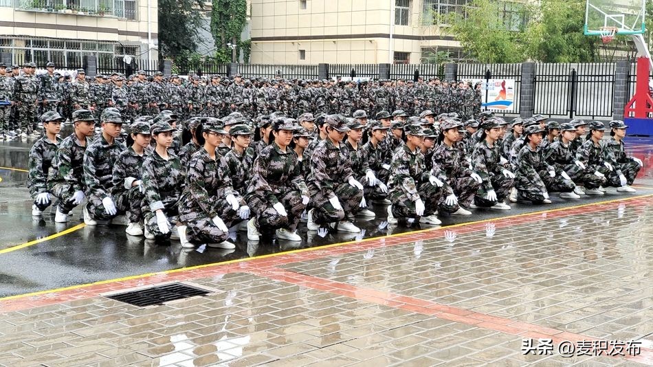 龙园学校军训演出,龙潭中学军训才艺表演